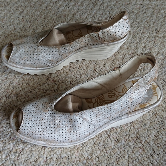 Fly London Yazu cool pearl Silver Perforated Leather Wedge size 9.5 - Picture 6 of 14